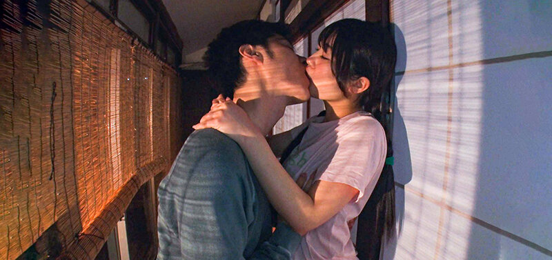 Chuyện tình tay ba với nữ tiếp viên xinh đẹp Ichika Kasagi